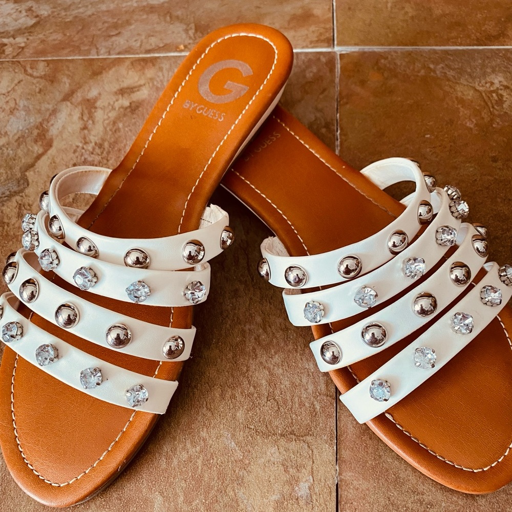 EUC - Beautiful Pair of Sparkly Slip on Women’s Sandal’s Size 7.5